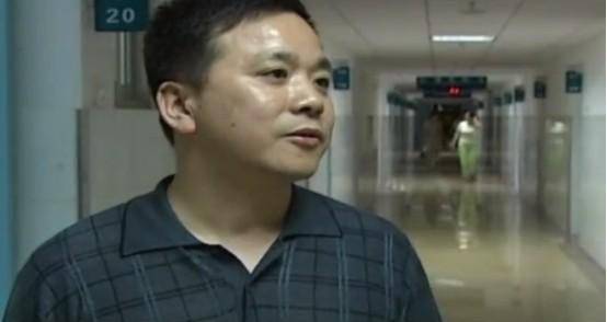 2007年,湖南小伙长相怪异如"猴人",爬行树林间智力仅2岁_陈聪_华的