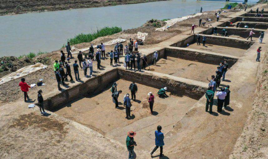 在众多学者和考古学家们的建议下,阿房宫遗址在1961年被确定为重点