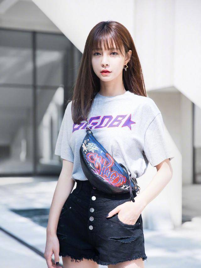 原创原创30岁沈梦辰衣品大爆发粉色吊带裙游玩巴黎展现大长腿圈粉了