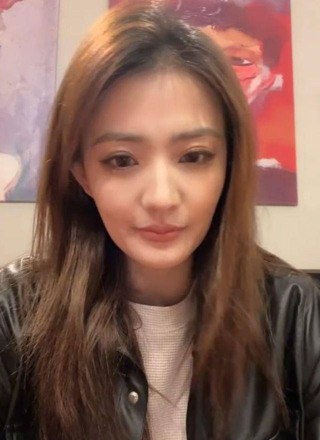 原创徐璐女神滤镜碎了直播和照片气质差别大27岁眼底就有一堆细纹