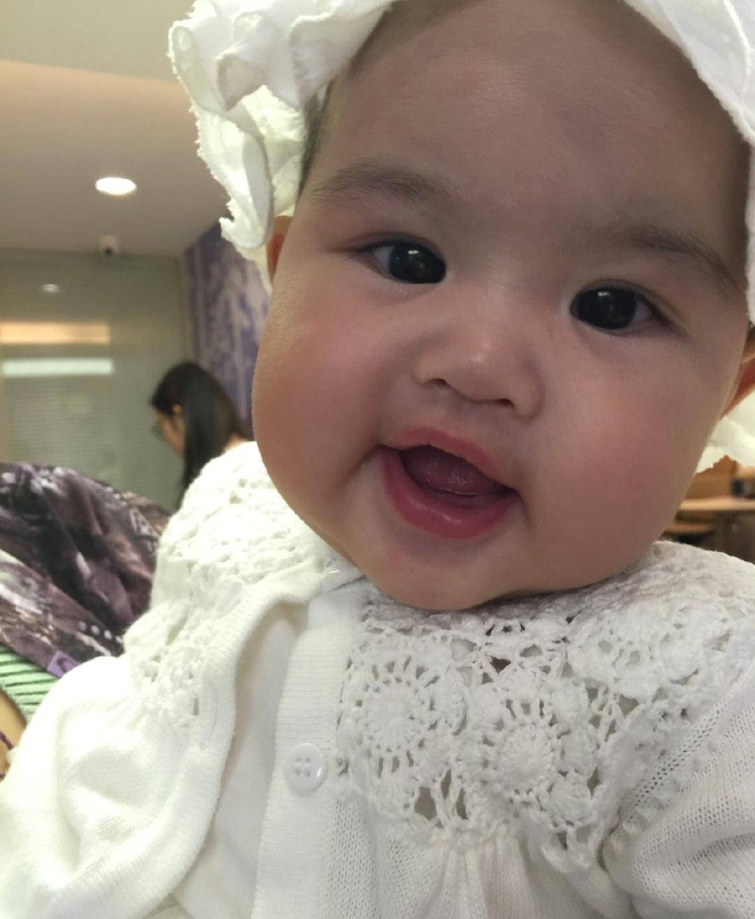 包贝尔新电影上映包文婧晒女儿萌照打call包饺子婴儿时期眼睛超大