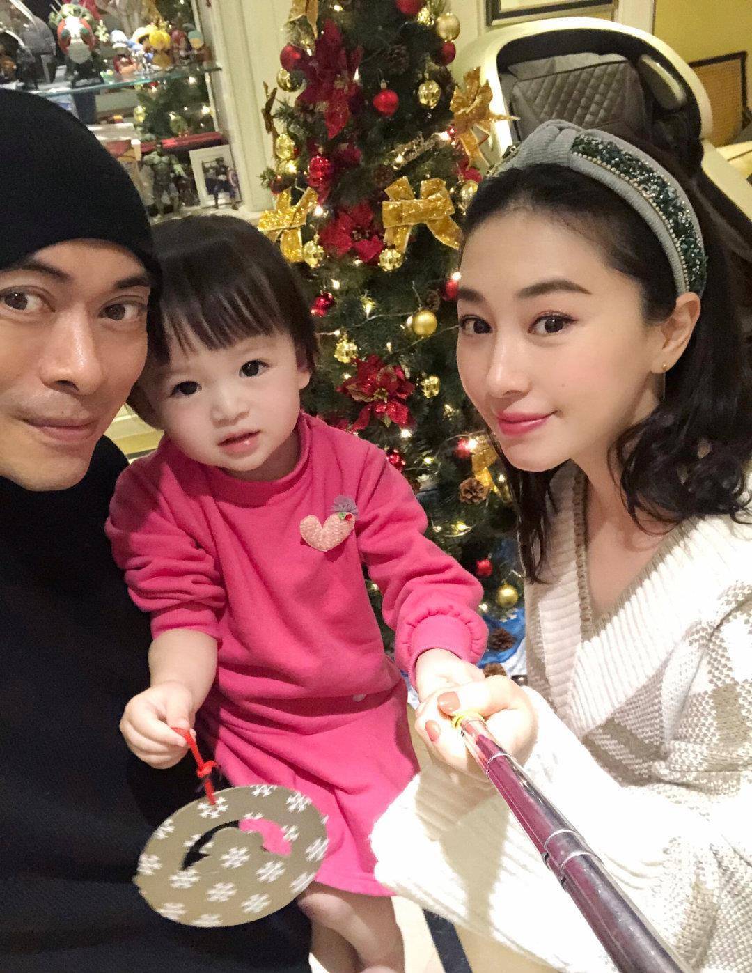 2岁半女儿刚学会说爱你_樊少皇_贾晓晨_过程