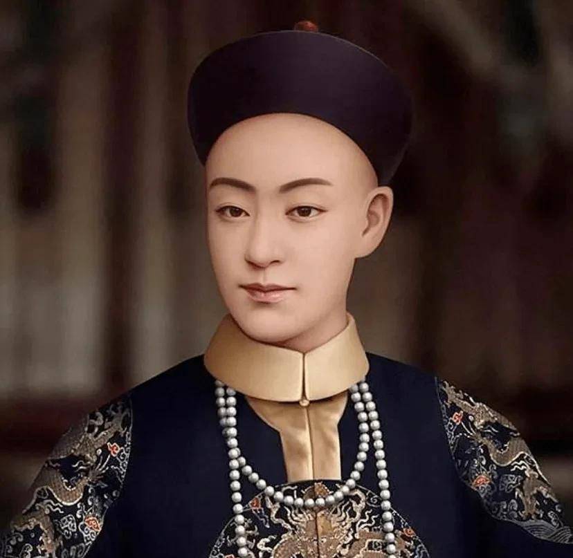 他是大清最帅皇帝18岁娶龅牙表姐维持无性婚姻20年后暴毙身亡