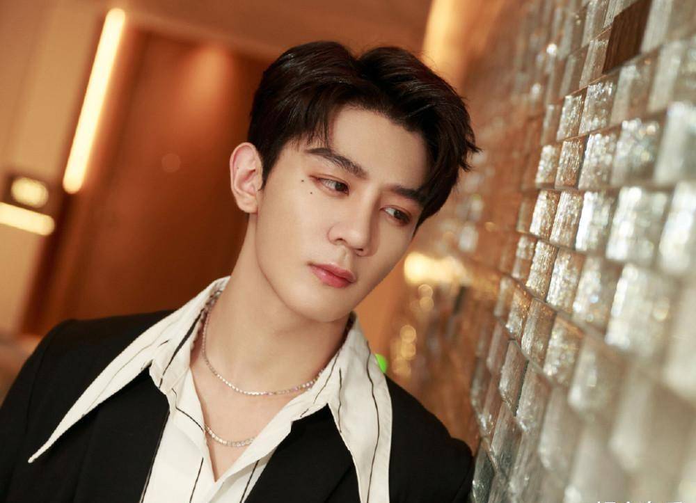 进行专业消毒,还艾特了夏之光所属经纪公司哇唧唧哇和所在r1se男团