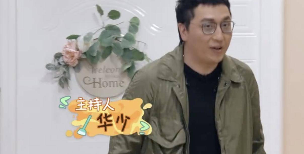 有一次演讲,华少透露了原因.他之所以发胖,要从一次事故说起.