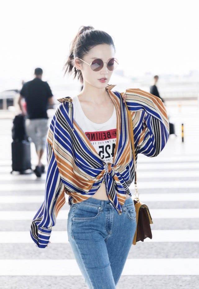 原创29岁李沁放开了穿穿无痕衣全程拿手捂放开后网友直呼爱了