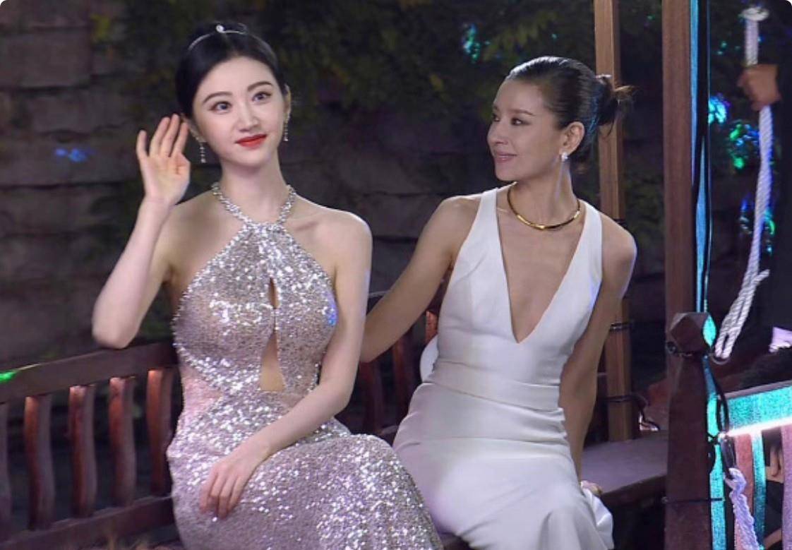 原创瘦成排骨真好看吗董洁林允同框一比较丰腴美人的优势就出来了