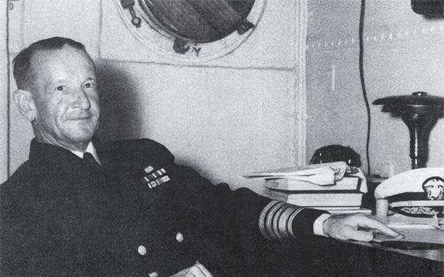 特纳海军少将率领下,由斐济岛向瓜岛进发,包括驱逐舰警戒群,萨拉托加