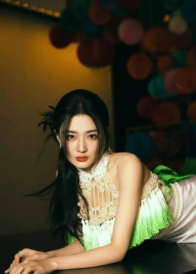 原创30岁知名女星徐璐恋情疑曝光与小5岁男星一起逛街网友送祝福