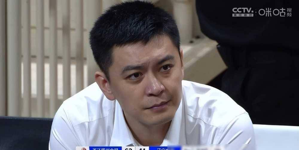 毒牛奶辽宁队以27分的优势击败了杨鸣我在赛后告诉王世龙浙江队的冠军
