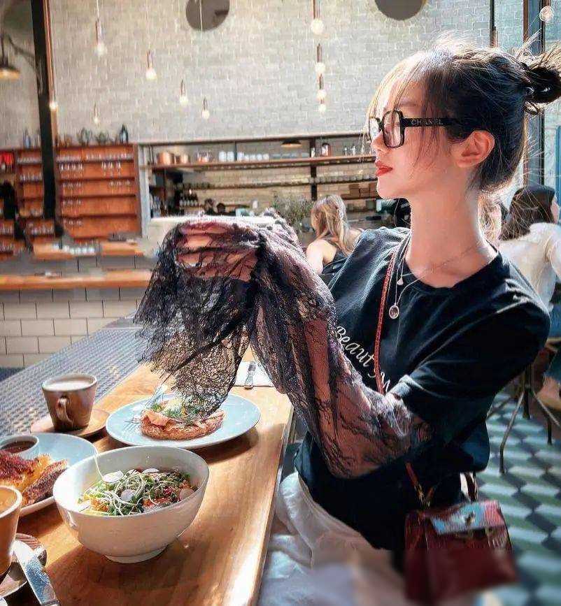 原创各玩各的孙悦国内与女模特约会cba最美太太陈露疑有新男友