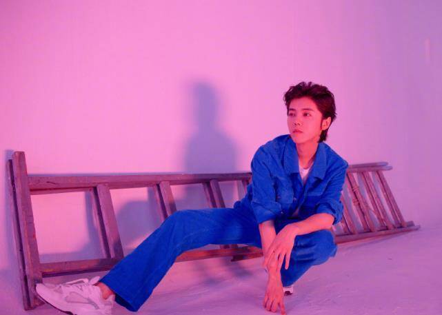 原创有种成熟叫鹿晗谈恋爱换直男刘海发型后越来越有男人味