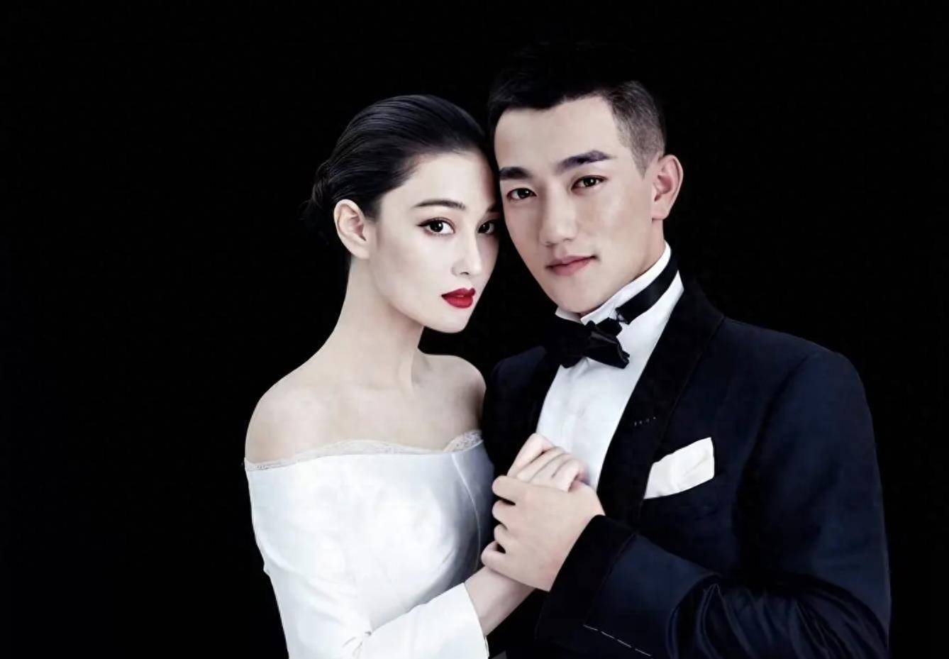 张馨予何捷甜蜜约会曝光白衣情侣装羡煞旁人