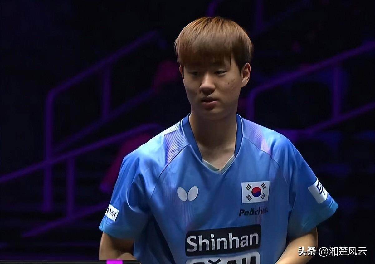 张本智和和韩平的新秀3-2击败对手,艰难晋级四分之一决赛,松了一_吴俊