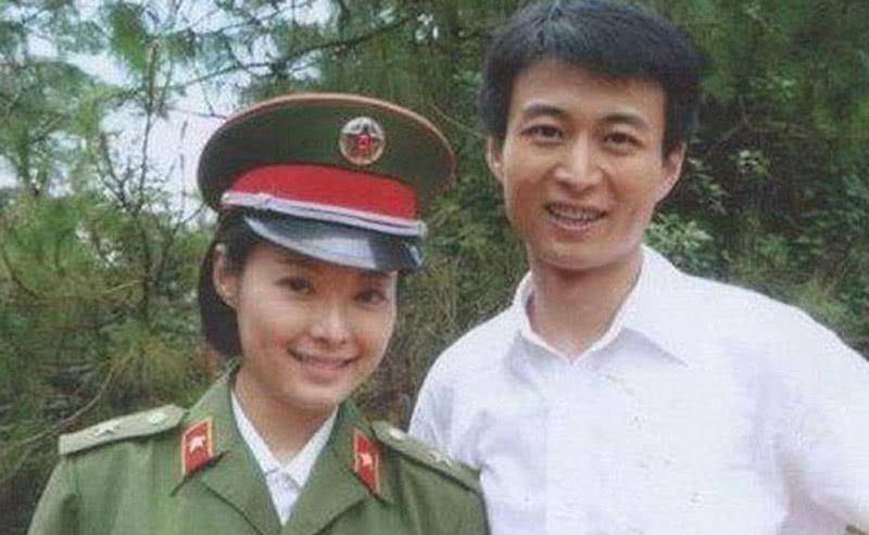 3段婚姻4段情,让富豪苦等12年的她,最终嫁给了小11岁穷诗人_袁立_事业