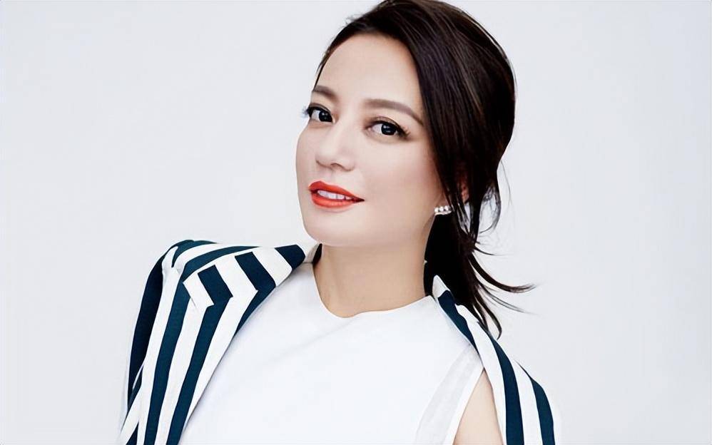 赵薇母亲魏启颖儿子离婚分走52亿女儿消失荧屏丈夫也去世