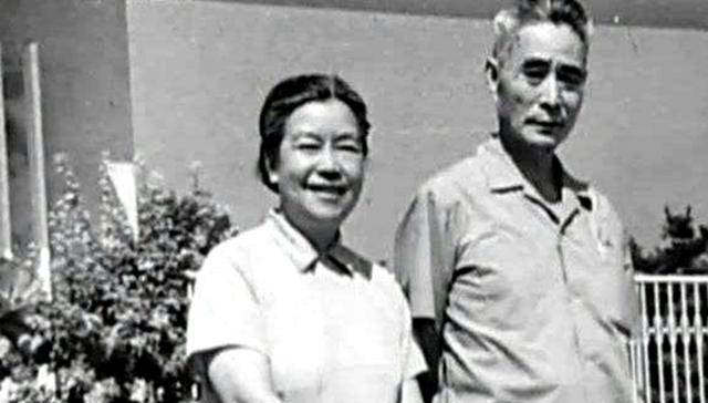 原创功德林战犯黄维娶了三任妻子去世后与第二任合葬