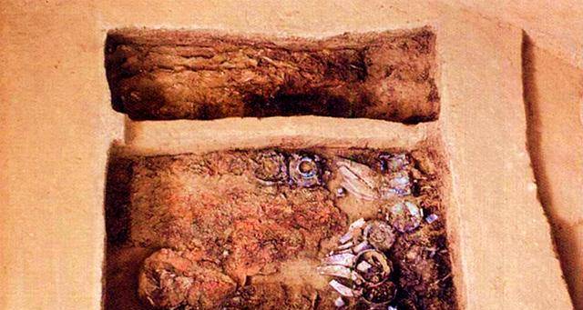 被盗,专家抢救发掘,一位国君之墓,揭开千年古国谜团_双墩_古墓_钟离