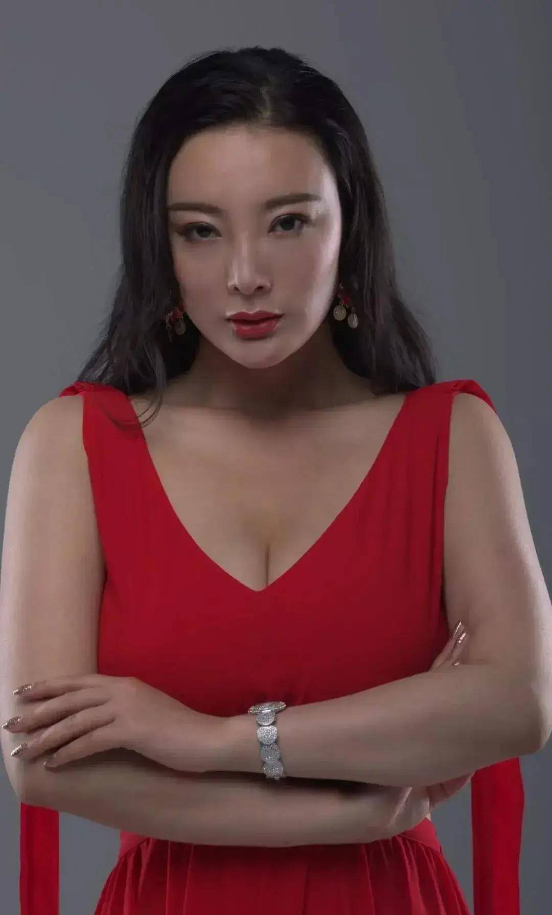 璀璨星辰王李丹妮:美丽与才华并存,娱乐圈中的耀眼之光