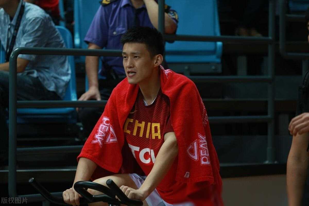 原创周鹏领导鼓励末节反击不畏10分差距追赶最后6分钟