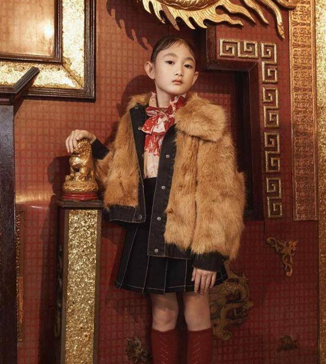 原创7岁奥莉登杂志封面梳高马尾气质冷艳亭亭玉立初具少女范儿