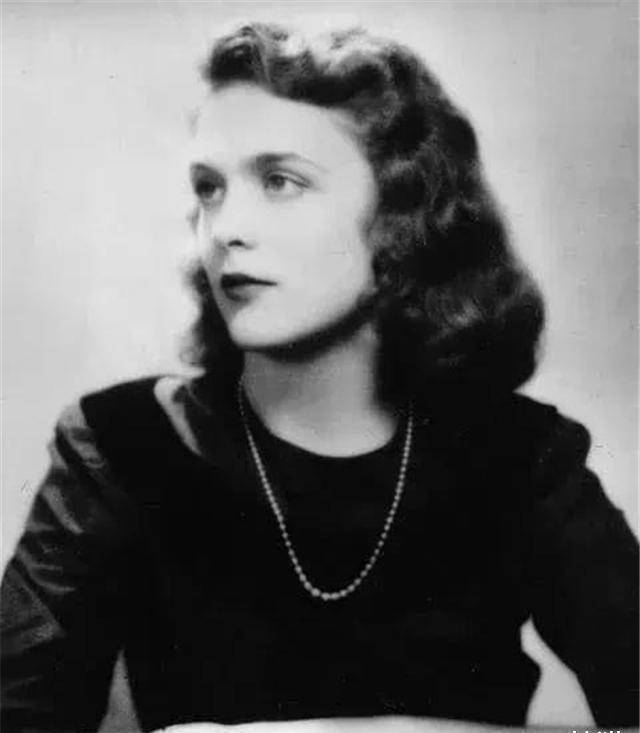 原创老布什眼中的妻子芭芭拉结婚73年她永远是那个美翻了的小女孩