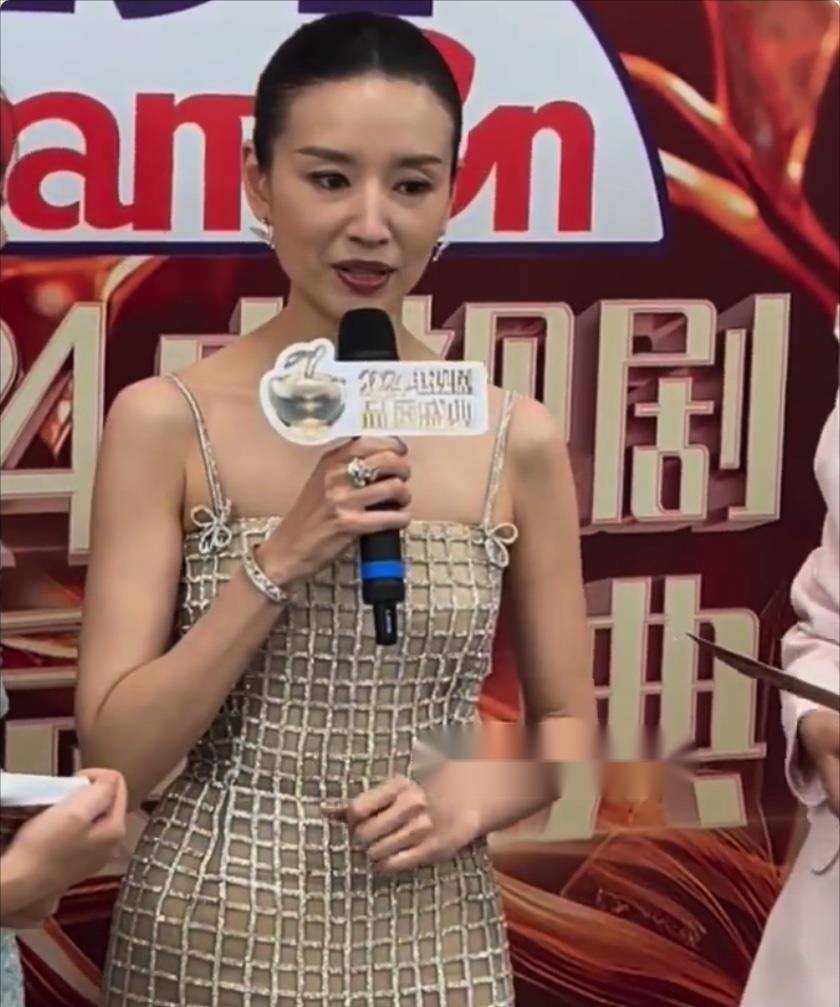 原创瘦成排骨真好看吗董洁林允同框一比较丰腴美人的优势就出来了