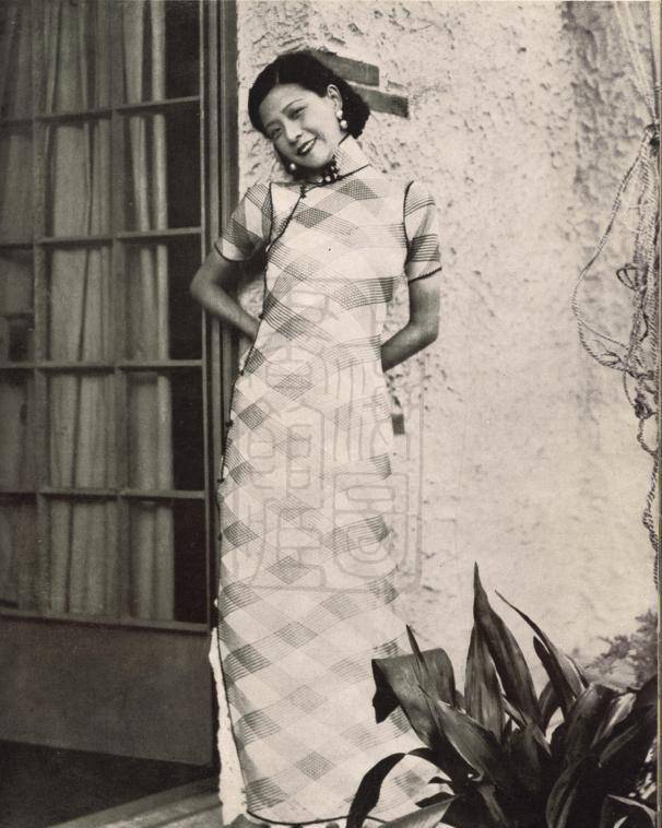 原创从佣人女儿开始错爱了一生25岁生日前一个月30万人为她送葬