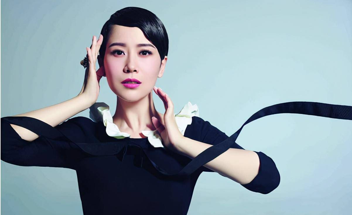 原创国民媳妇海清出生名门隐瞒富豪丈夫12年儿子是她骄傲