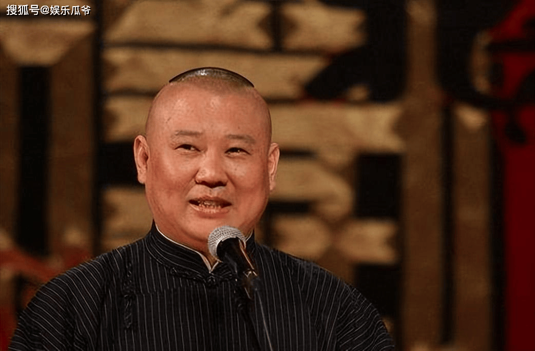 郭德纲直播首秀曹云金狂刷礼物曾经你是我师父现在我是你大哥