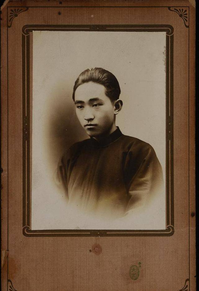 原创民国最风流的公子生前娶了5位太太死后还有千名女子为其送葬