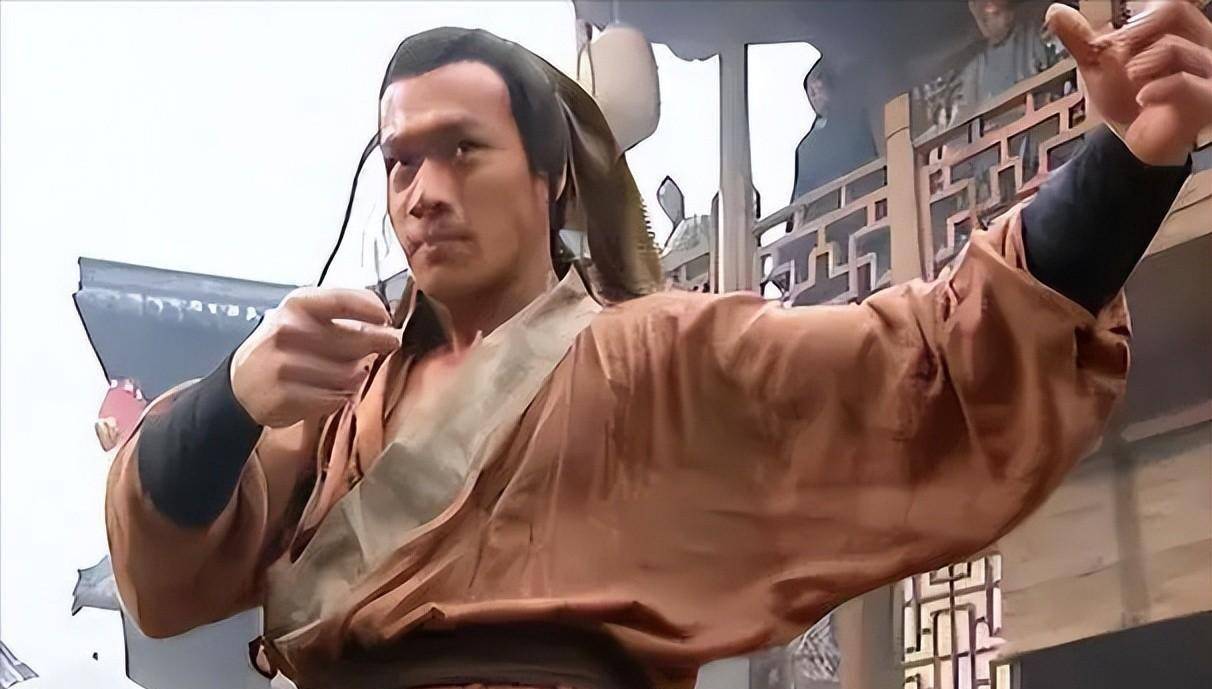 原创54岁武松丁海峰曝光在美国树林砍柴烤肉美国豪宅尽显气派