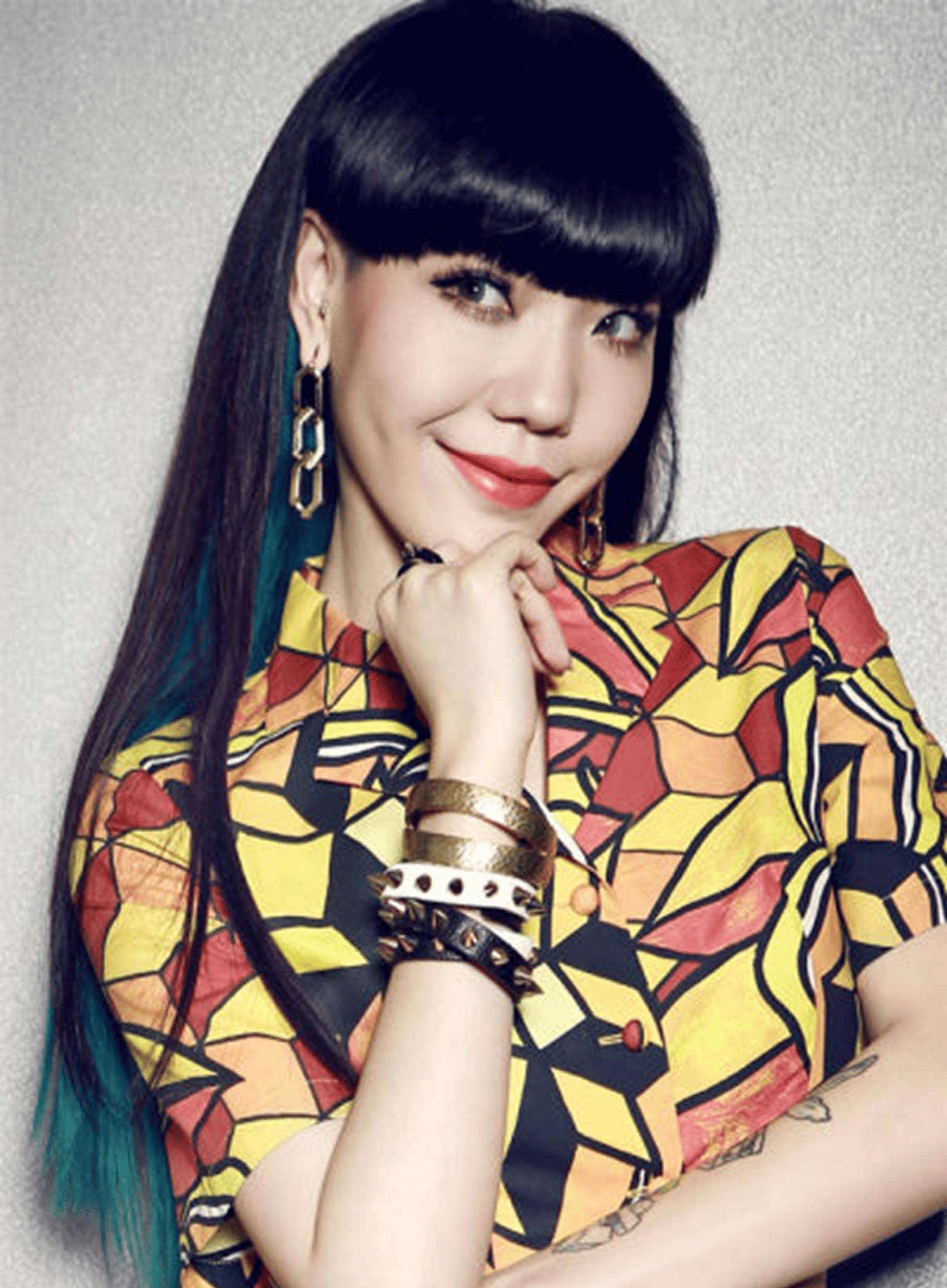 事实证明逐渐消失的吴莫愁早已经走上了一条不归路