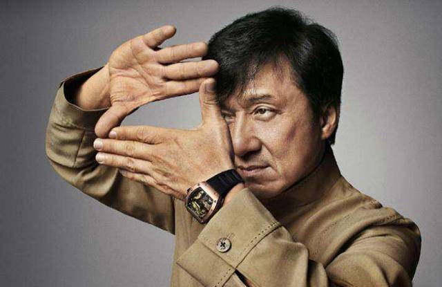 原创成龙谈收藏在马未都面前我收藏的都是些破烂