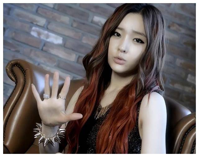 tara李雅凛凌晨试图自杀疑因离婚诉讼受打击网友心疼不已