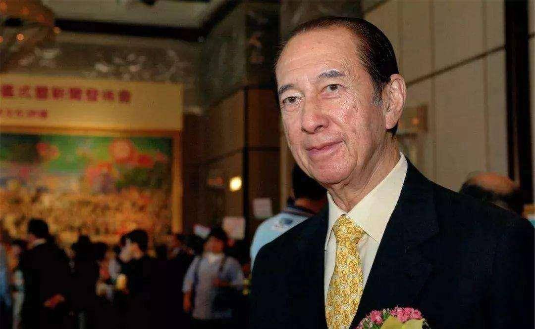 香港第4位大佬向华强曾捧红刘德华周星驰老婆一颗钻石7600万