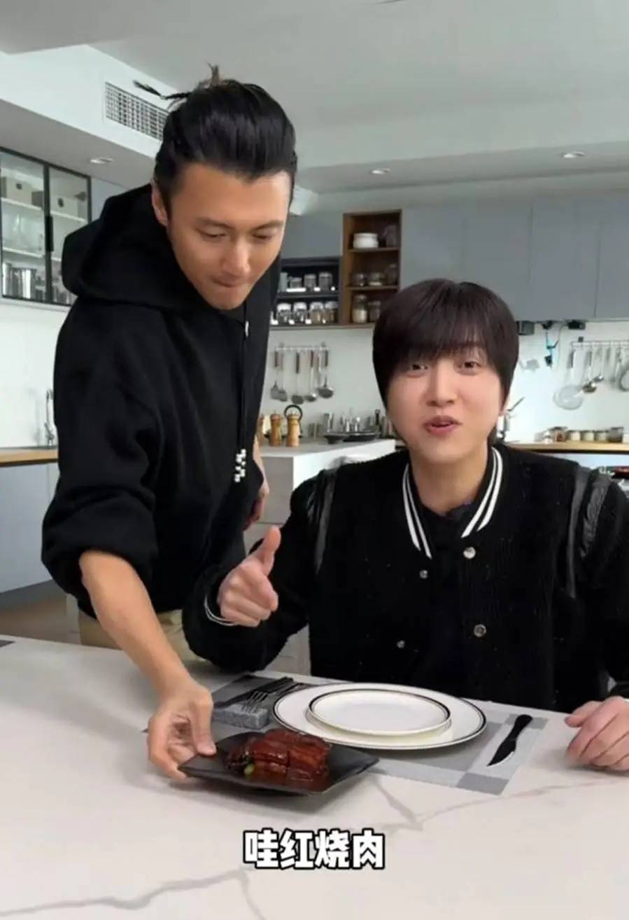谢霆锋竟为网红白冰做饭白冰直言一般场面一度尴尬