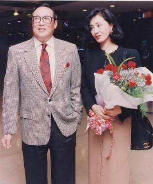 原创最强原配何莉莉智斗小三43年熬死花心丈夫后独揽70亿家产