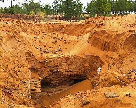 原创一个沙漠土坑放羊娃发现8斤黄金专家及时追缴如今价值10亿