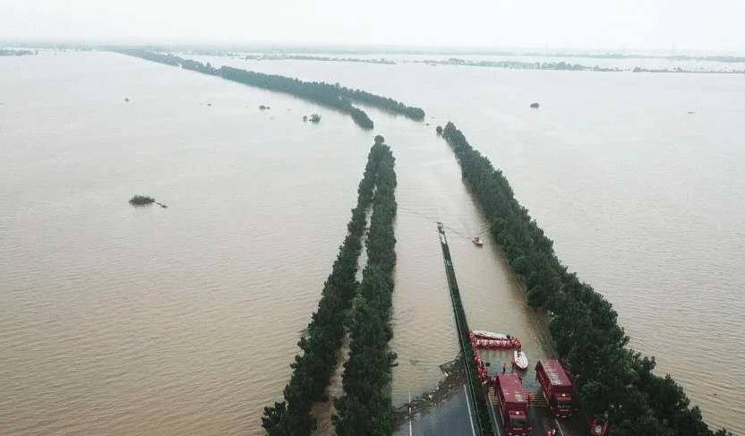 不便,安徽一县甚至将8号的考试延期到9号,可想而知,洪涝灾害的可怕性