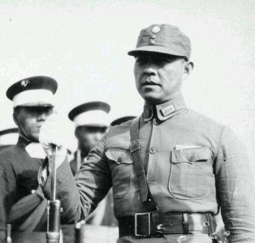 原创抗战牺牲的最高将领妻子绝食七日而亡十万百姓冒死为其送行