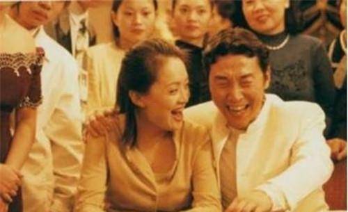 张子强伏法后,34岁妻子独自出门溜达,想不到却被4名匪徒下了手_罗艳芳
