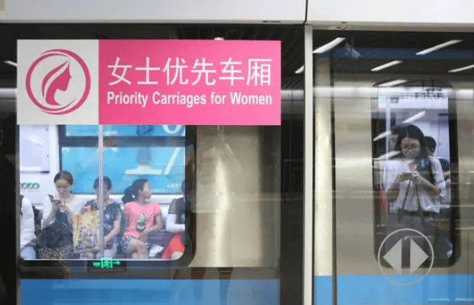 2006年,原铁道部曾要求在京沪线的z5/6,z21/22次列车上开设"女宾软卧"