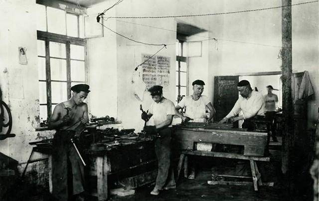 原创1957年老人缴了6元股金证62年后到银行兑换为何报酬只有17元