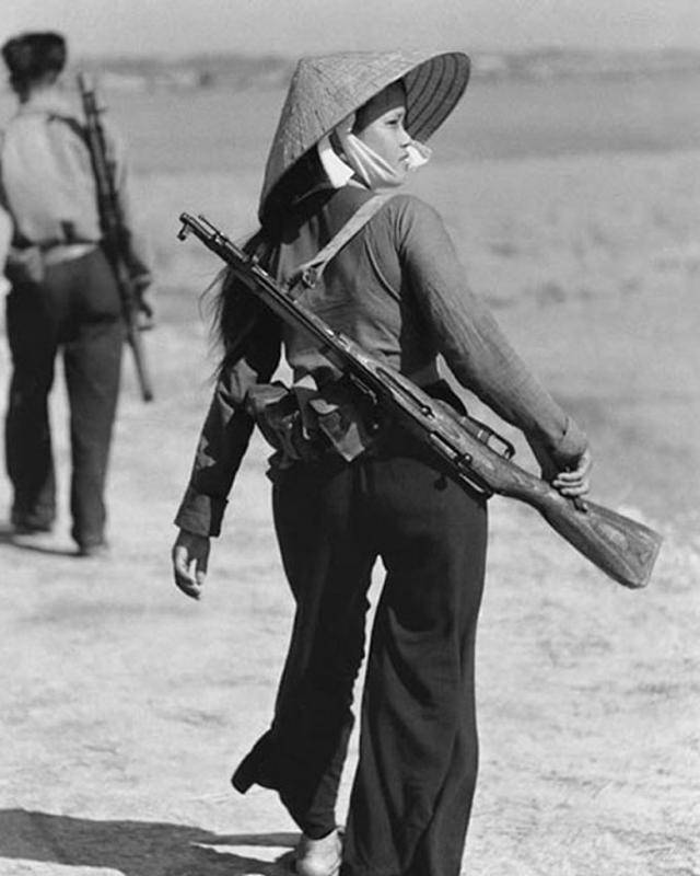 原创越南抗美战争中的女兵作战勇敢灵活图9为孤身女兵活捉美军