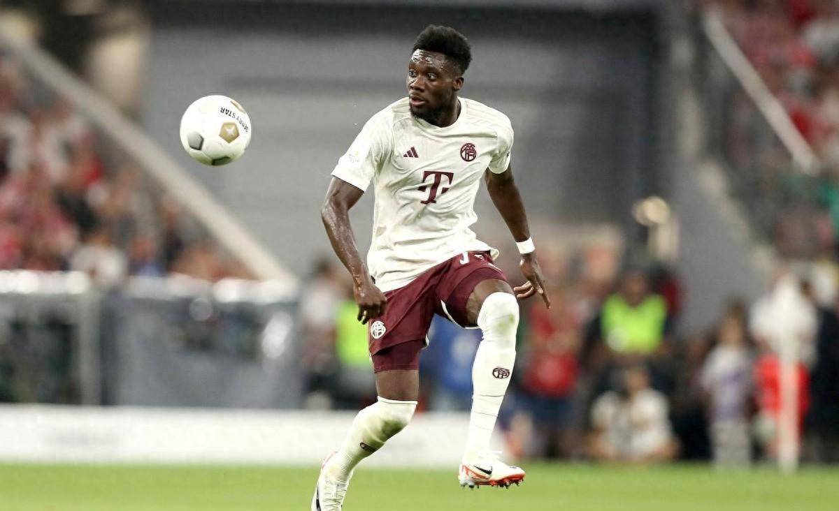 皇马签下阿方索戴维斯左路单刀再添火力