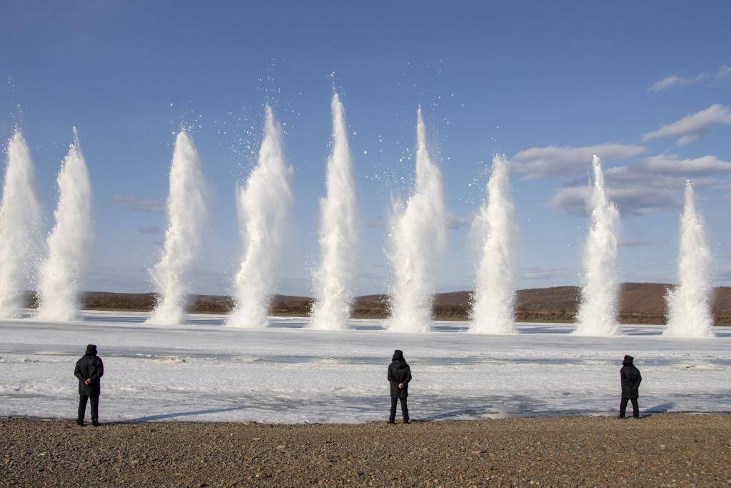 黑龙江进行人工防凌爆破,为何不等冰自然融化?凌汛的威力太可怕