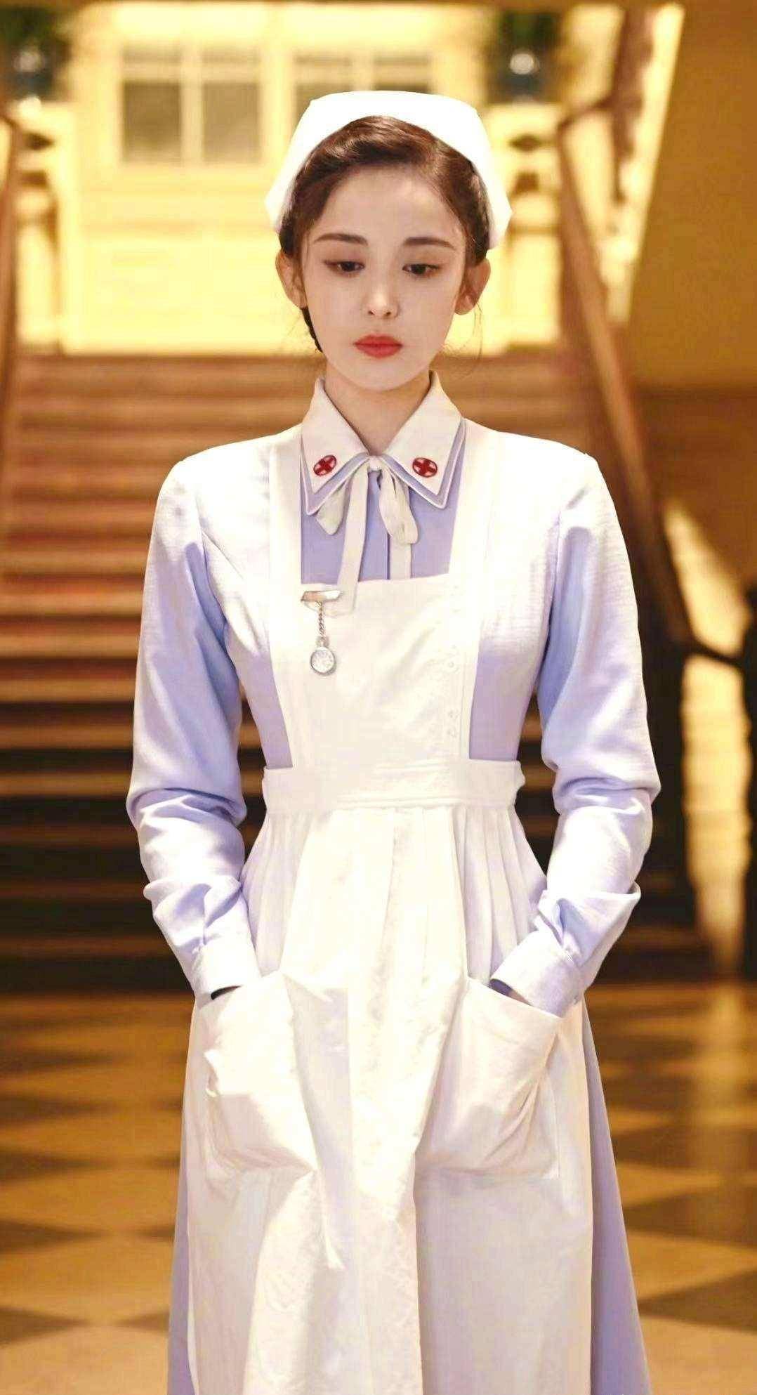 古力娜扎穿护士装拍戏气质展现得淋漓尽致网友表示这就是爱