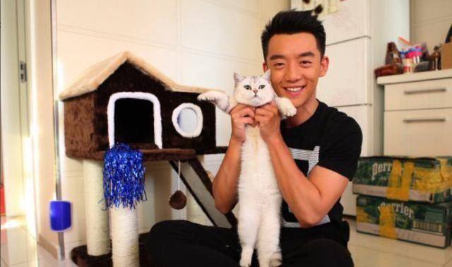 28岁一朝靠《跑男》出名,他有实力有运气_郑恺_节目_猎豹