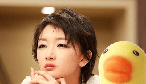 原创笑裂了事实证明喜欢耍大牌的周冬雨如今终于踢到铁板上了